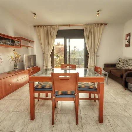 El Puntet Lloret * يوريت دي مار